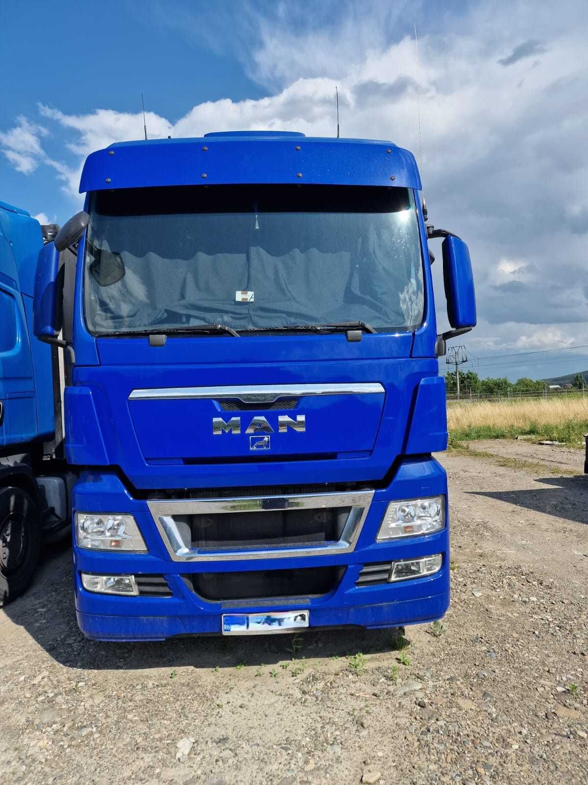 Ansamblu camion+ semiremorca