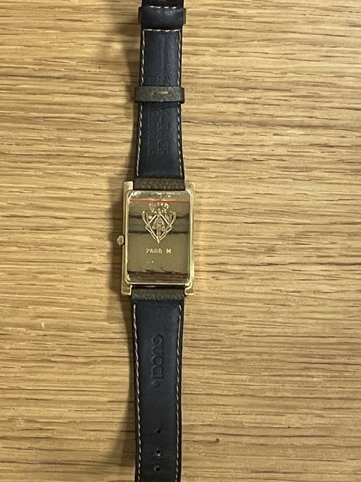 Дамски часовник GUCCI  модел 2600М