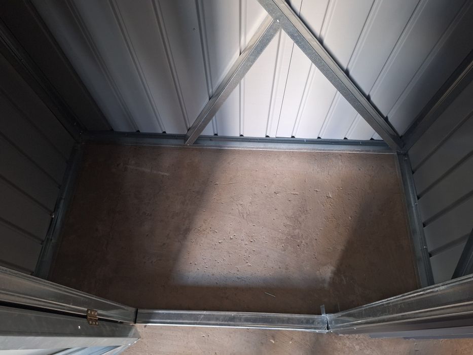 Градинска къща от подцинкована ламарина