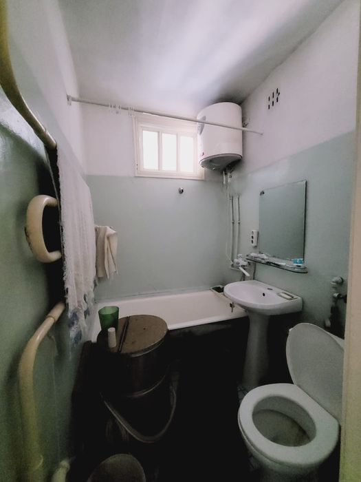 продам 2-х комнатную квартиру 44.6 м.кв. в Семей ул.Титова 114