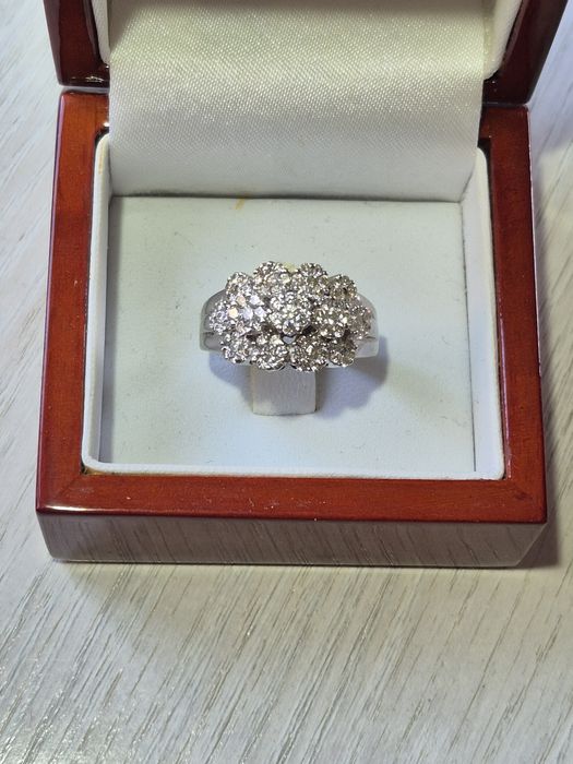 Кольцо с бриллиантами