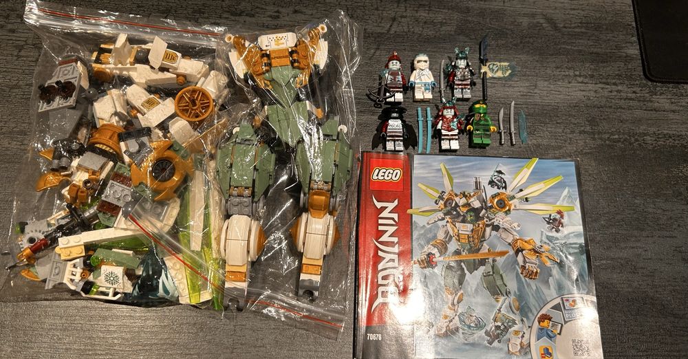 Lloyd's Titan Mech 70676 lego