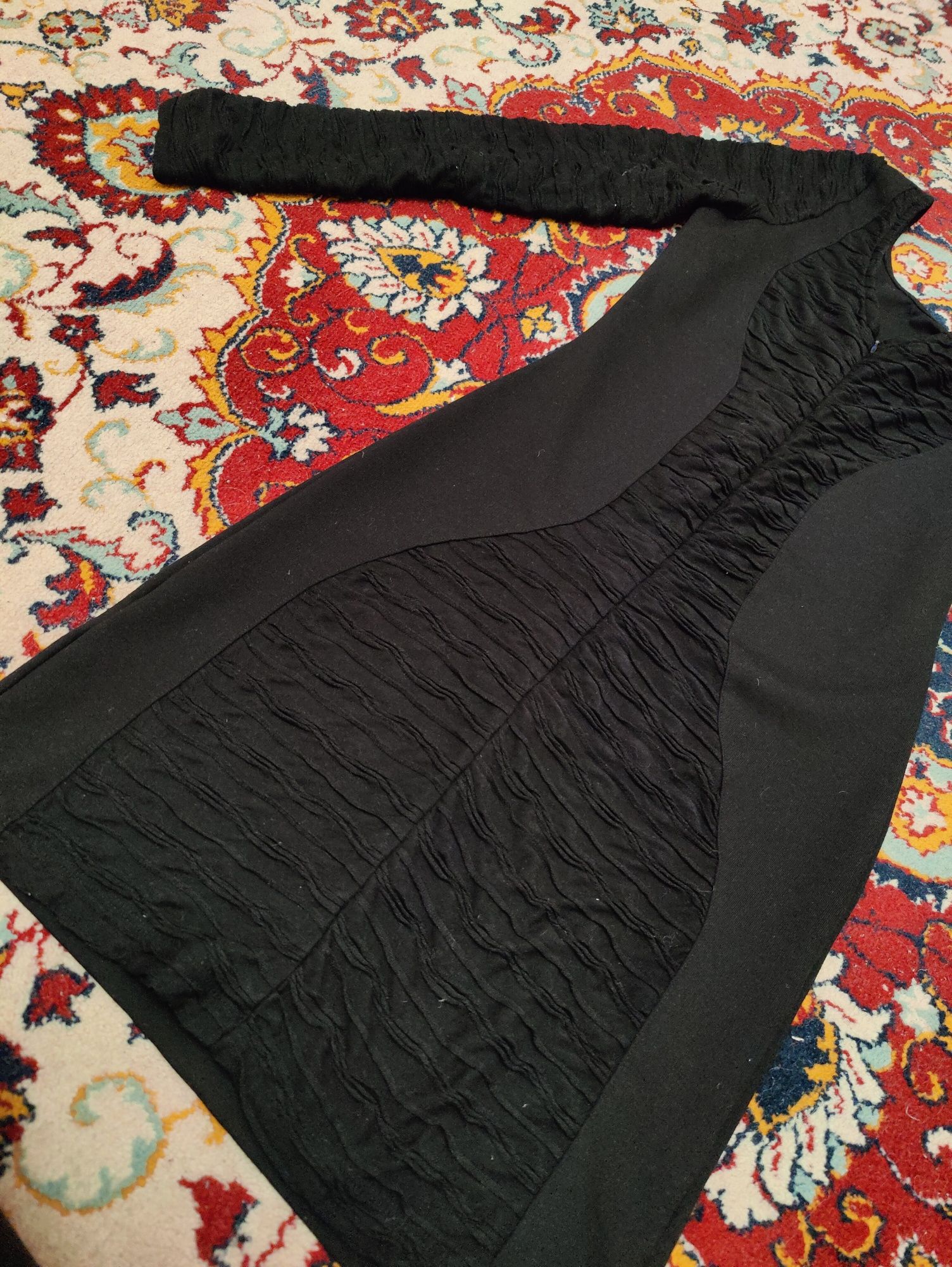Vând rochie neagră, slim fit, mărimea XS