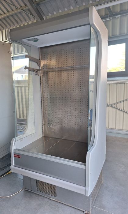 Vitrina frigorifica cu perdea