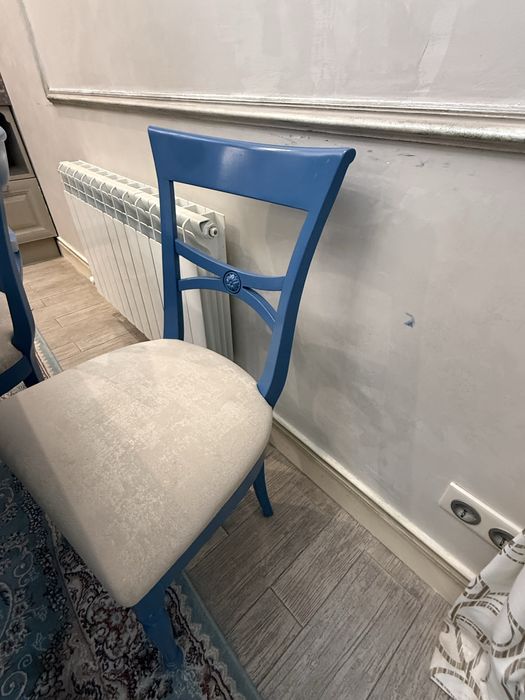 Стол стулья и тв тумба