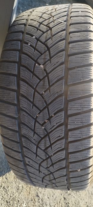Зимни гуми Гудеар 255/45/19