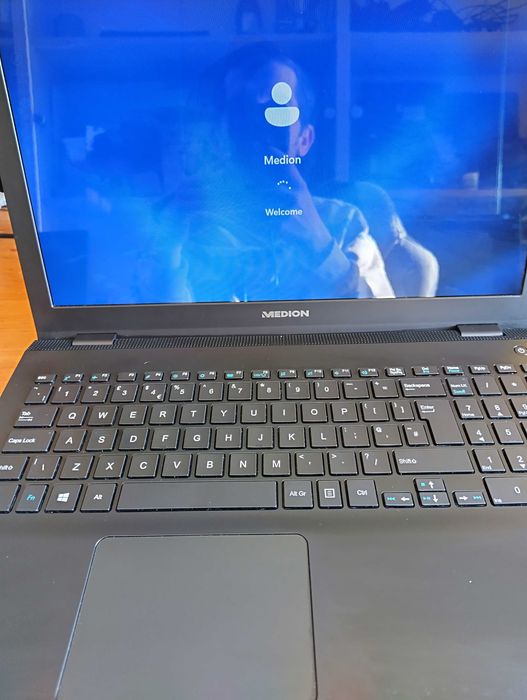 Лаптоп Medion 15.6" i5 8250U 8GB DDR4 256GB SSD