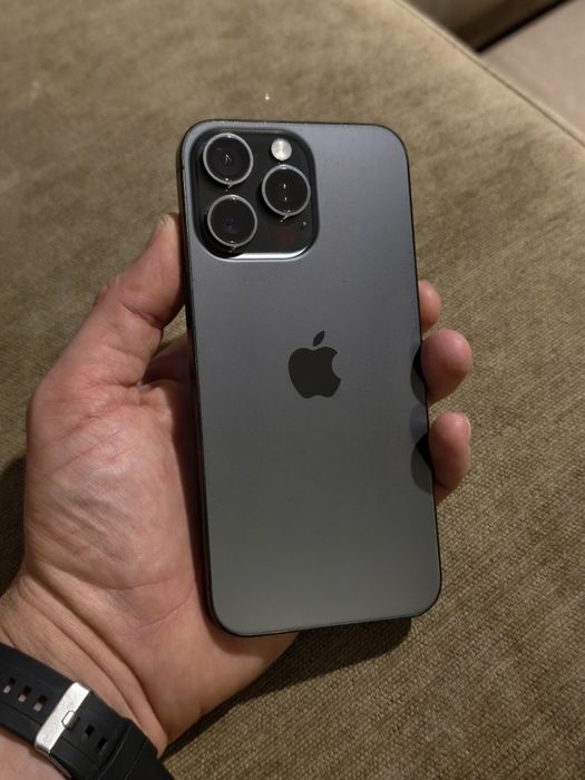 Продавам apple iphone 15 pro max 256gb