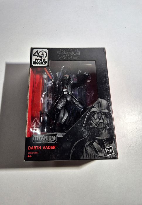 Figurina Darth Vader - Star Wars Titanium Series, IMPECABILA