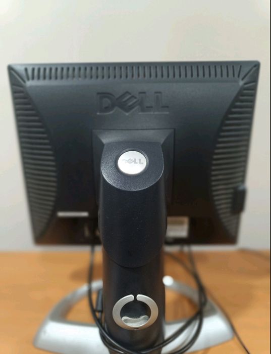 Продавам Монитор DELL
