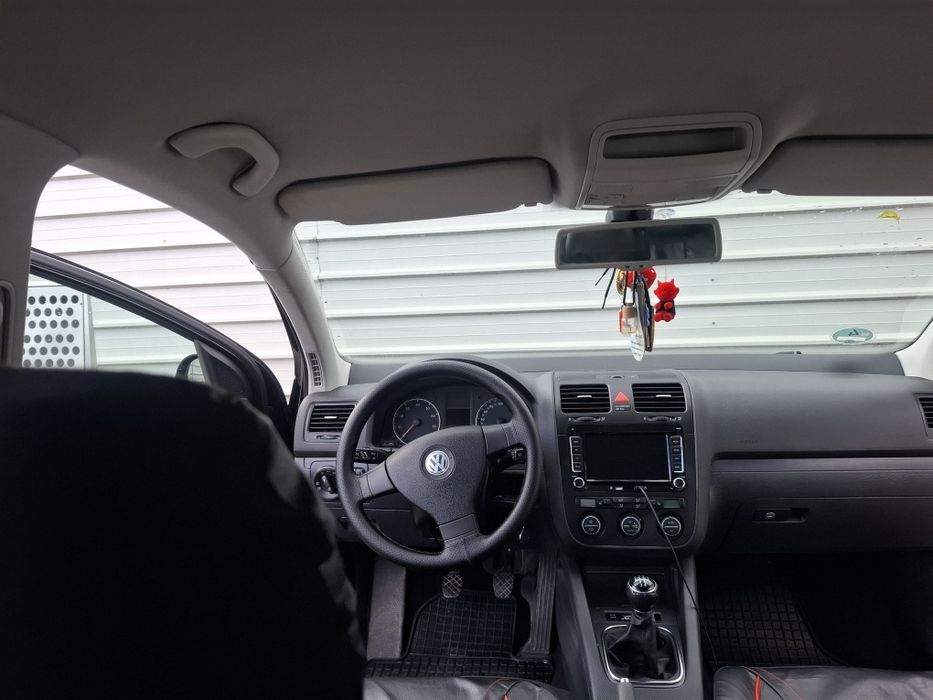 Vand sau schimb Golf 5 2009