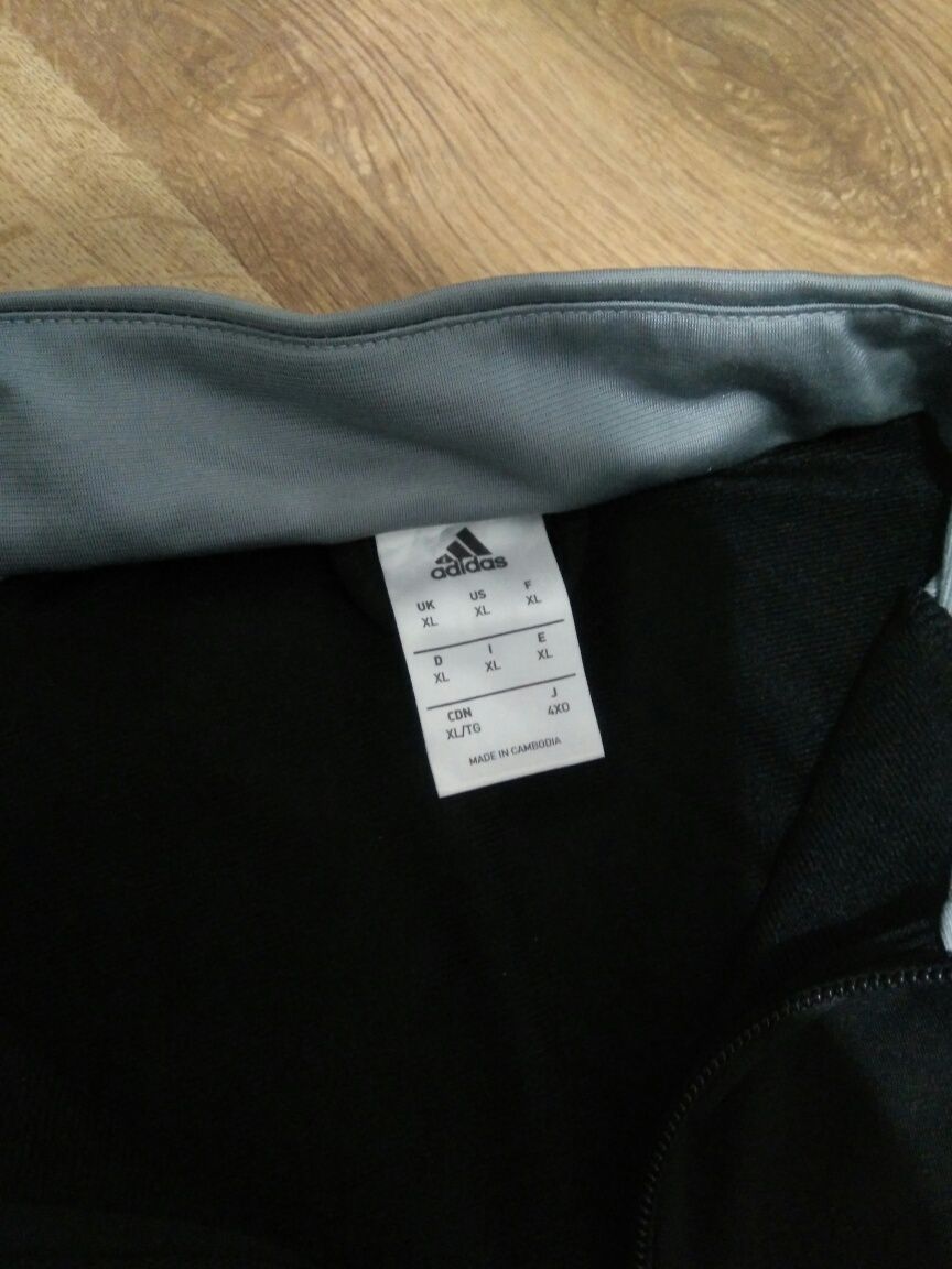 Bluza de trening Adidas mărimea XL
