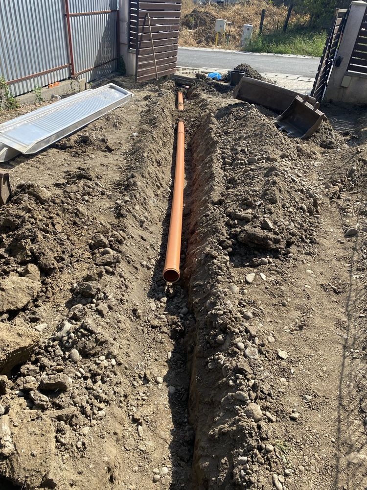 Închiriez miniexcavator