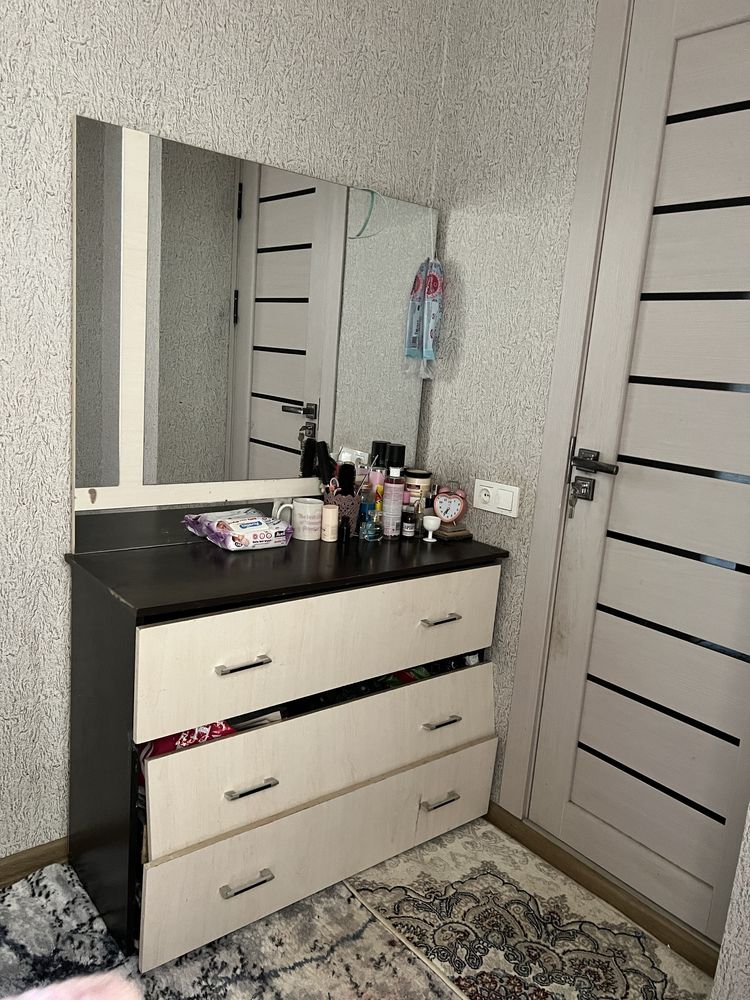 Mebel komplekt sotiladi yaxshi holatda arzon narxda srochno