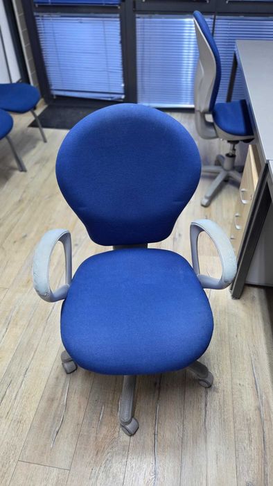 Офис Бюро, Работен стол, Посетителски стол и контейнер