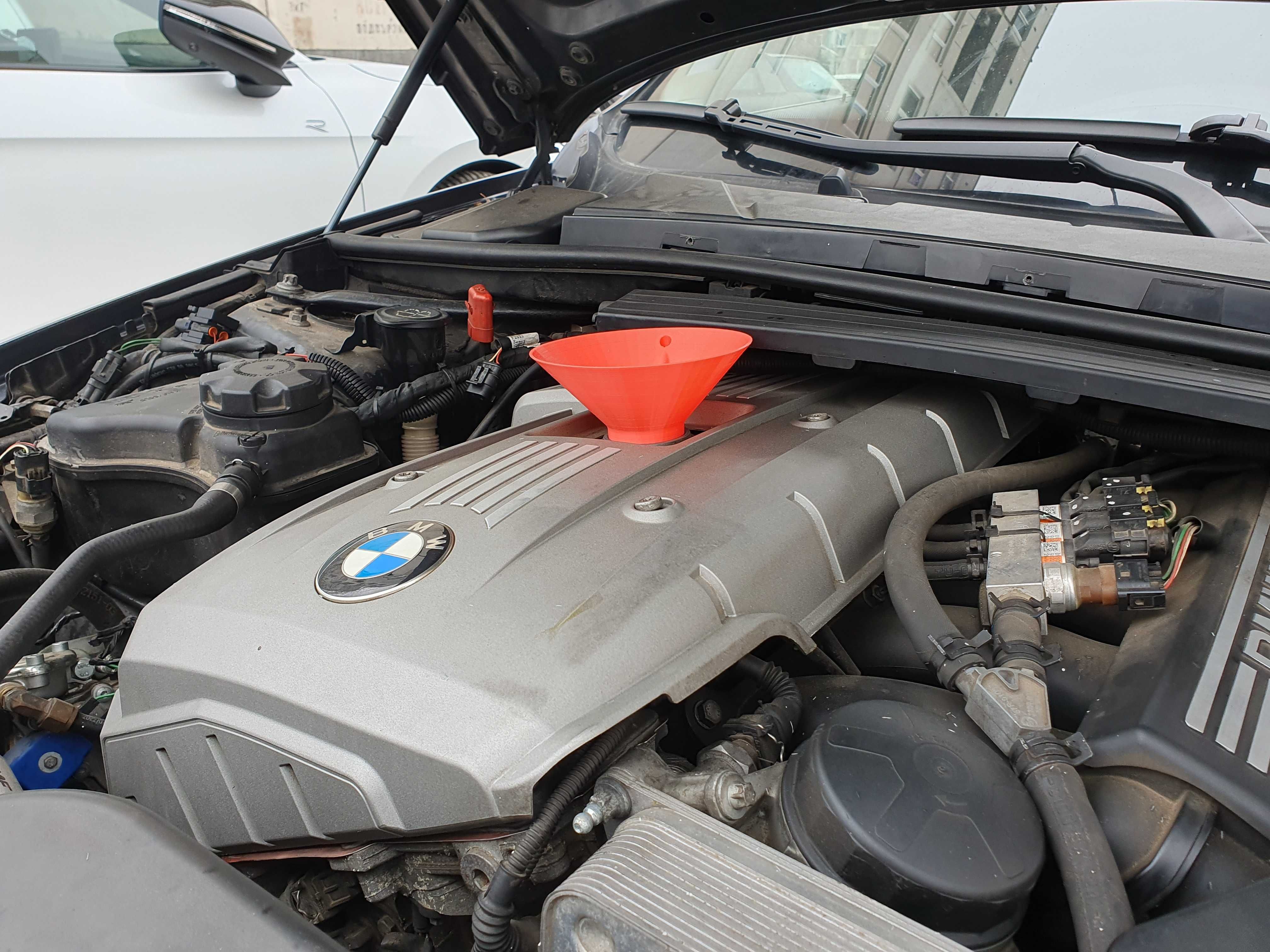 Специална фуния с дишащ отвор за всички BMW N51, N52, N53, N54