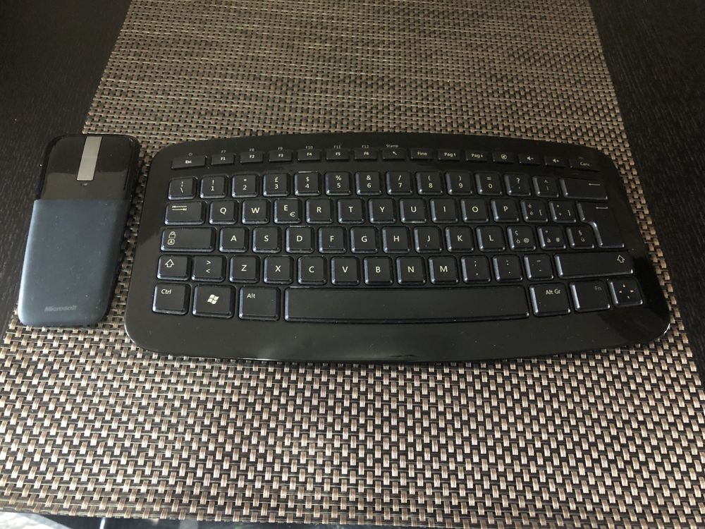 КомплектMicrosoft Arc Wireless Keyboard и Microsoft Arc Mouse Wireless