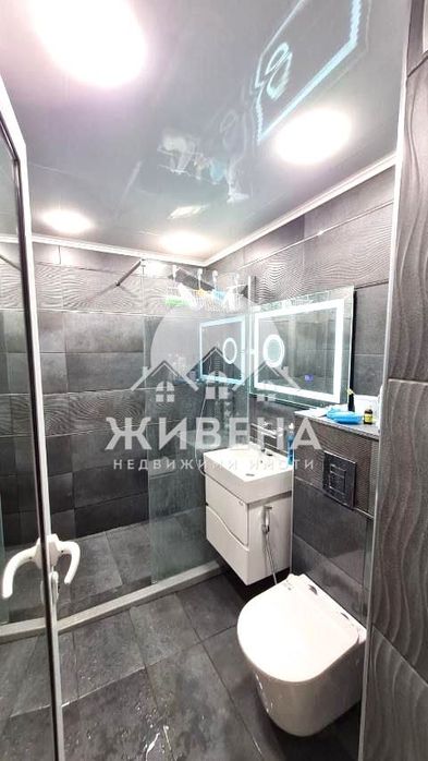 Продавам панелен 4-стаен апартамент, кв. Владиславово