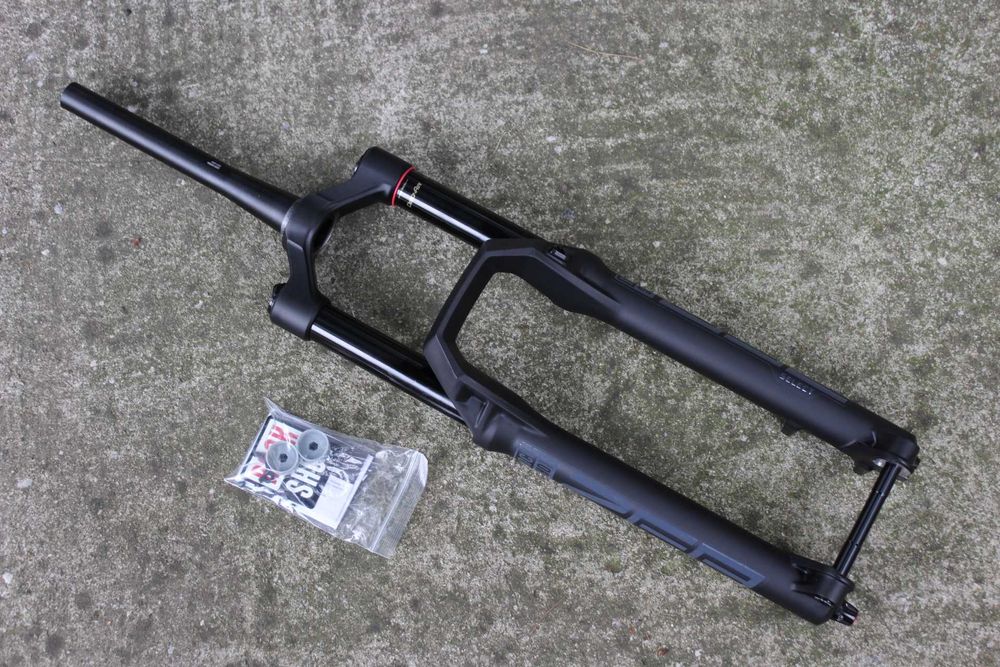 Rock Shox ZEB Select Charger RC 29 inch 170mm DebonAir+ Tapered Boost