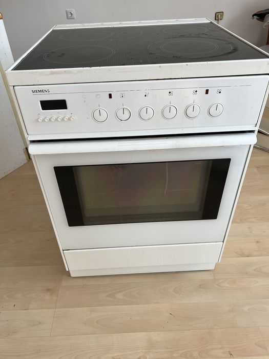 Свободностояща готварска печка с керамични котлони Siemens + ПОДАРЪК