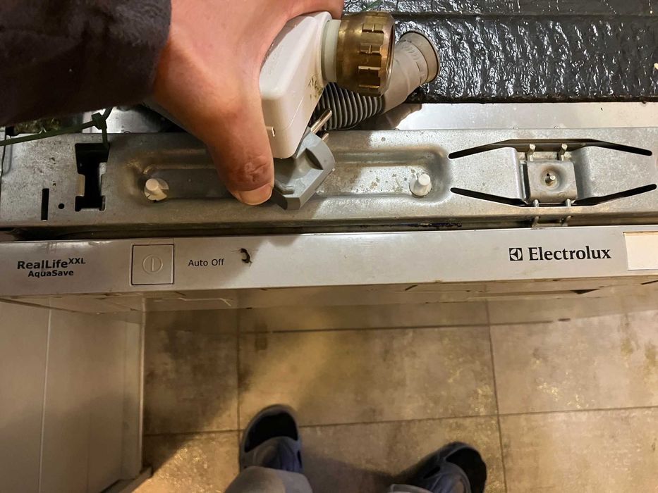 Съдомиялна машина за вграждане ELECTROLUX ESL65070R XXL - с повреда