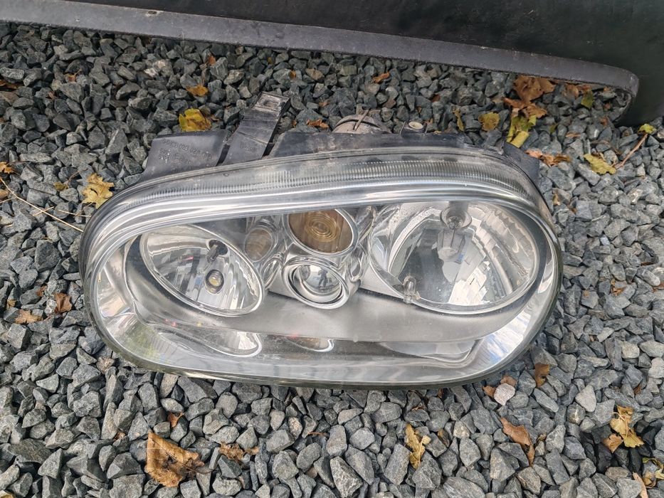 Far golf 4 200lei buc