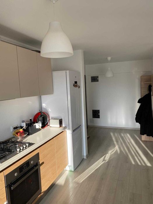 Inchiriez camera in apartament cu 2 camere