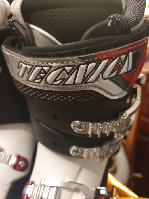 Vând echipament complet de ski, folosit odata