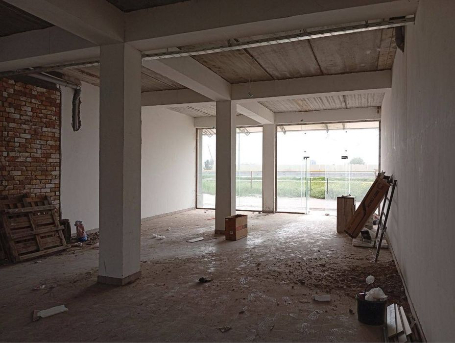 Нежилое помещение 181м2 продаётся вдоль дороги Янгихаёт  можно Бартер