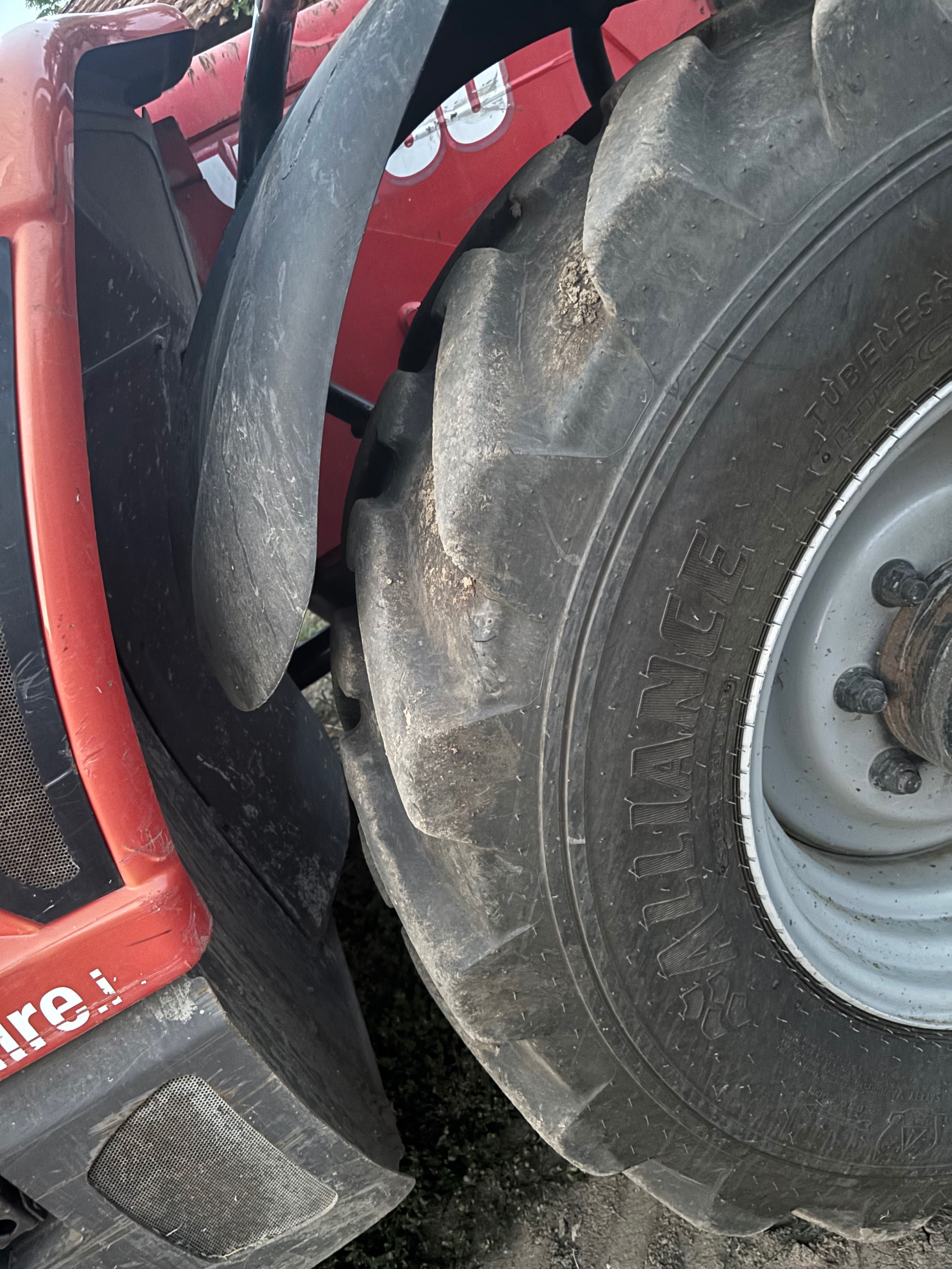 Телескопичен товарач Manitou 835 MT