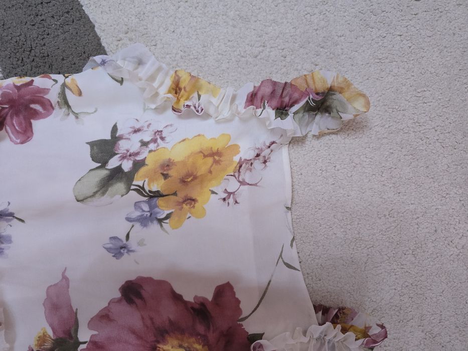 Бутиков топ на цветя- размер S