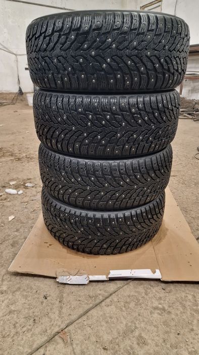 Продаю шины шипованные NOKIAN HAKKAPELITE. 215/55/16