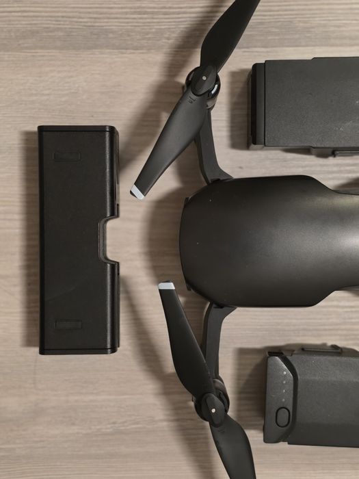 Drona DJI cu geanta si accesorii