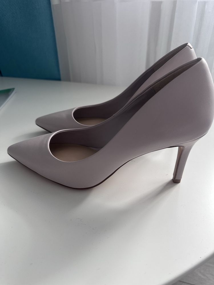 Pantofi piele nude