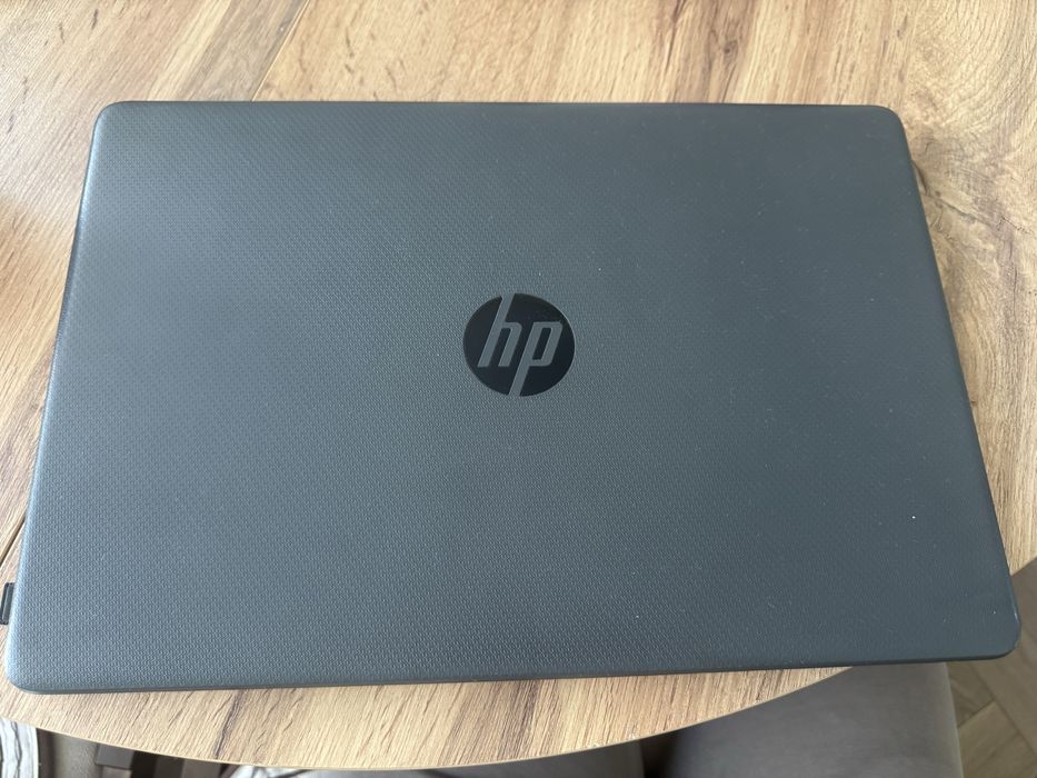 Продам офисный ноутбук HP Laptop 2020год
