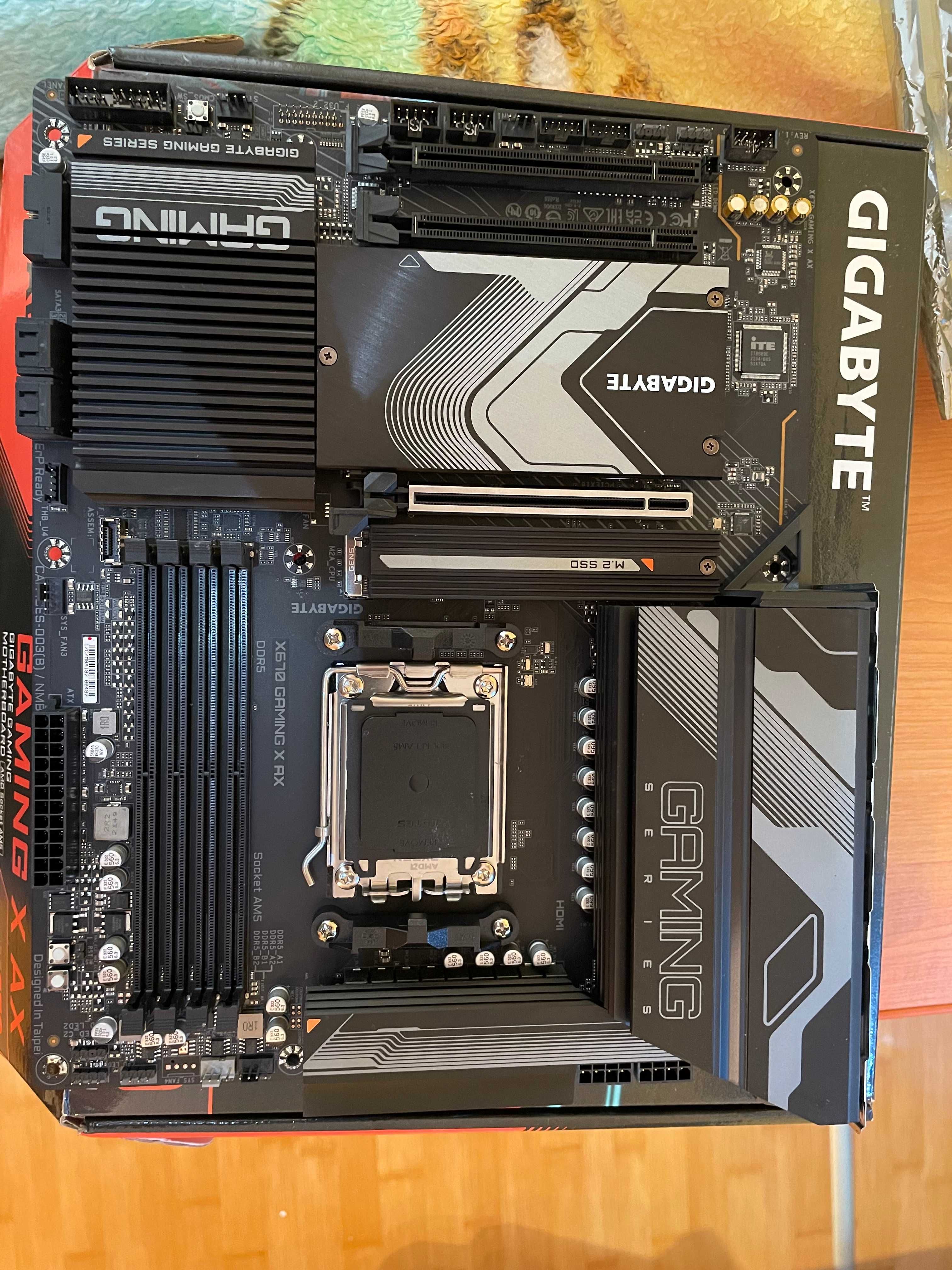 Placa de baza GIGABYTE X670 GAMING X AX