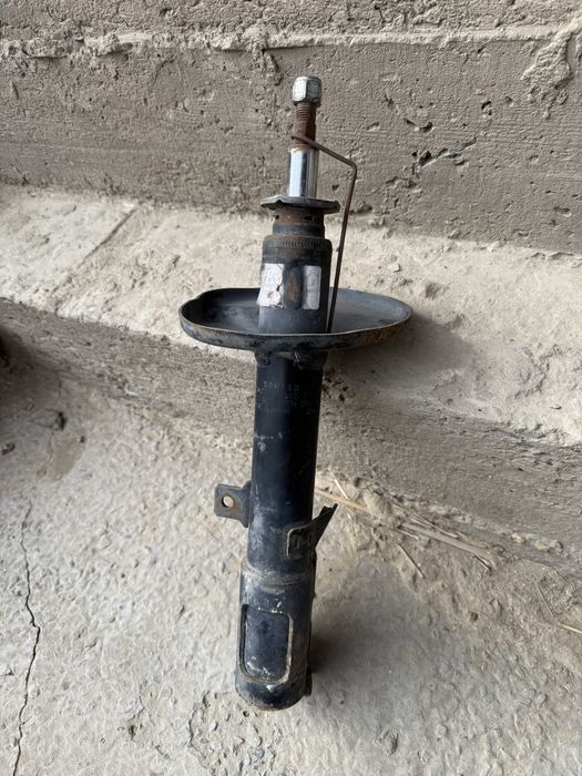 Амортизатор камри 40-45 задняя левая