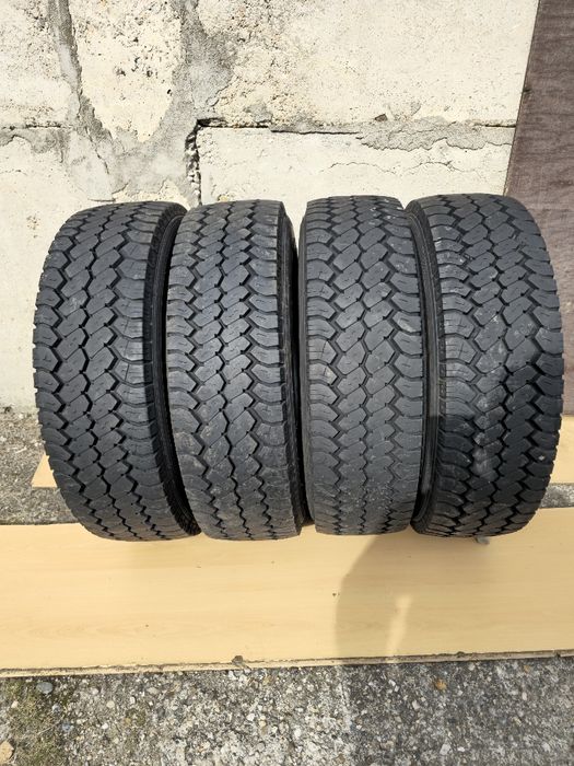 Anvelope 235 75 R 17.5 de direcție și de tracțiune.