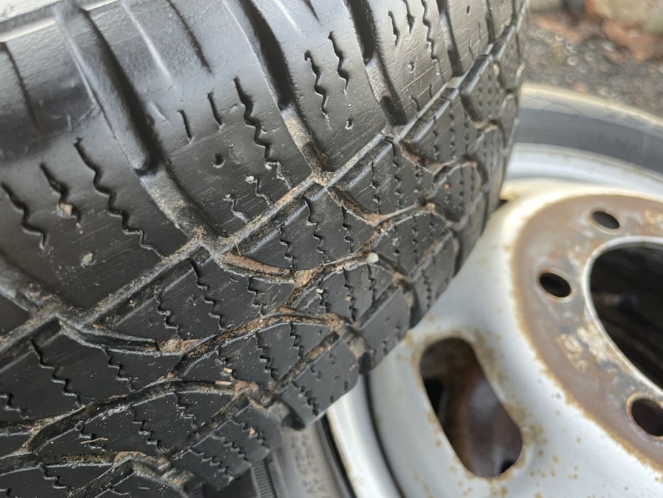 Vand 4 jante cu anvelope 195/75r16c