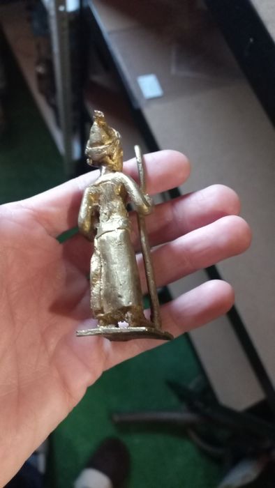 Малки стари бронзови фигури