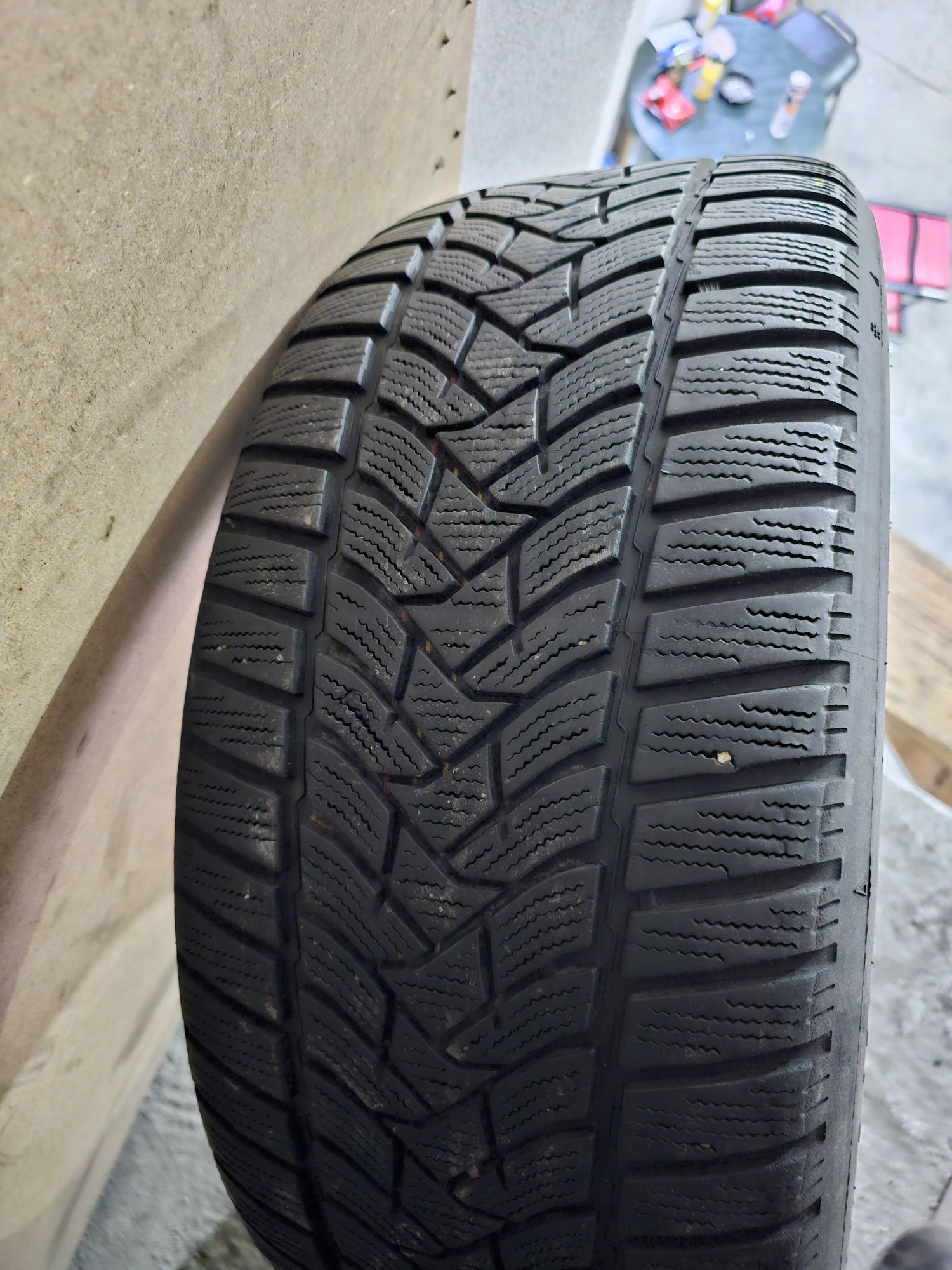 Зимна гума 245/45R18 1 бр. Dunlop