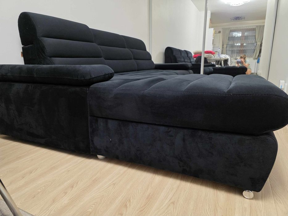 Canapea extensibilă modernă, neagră – stare impecabila