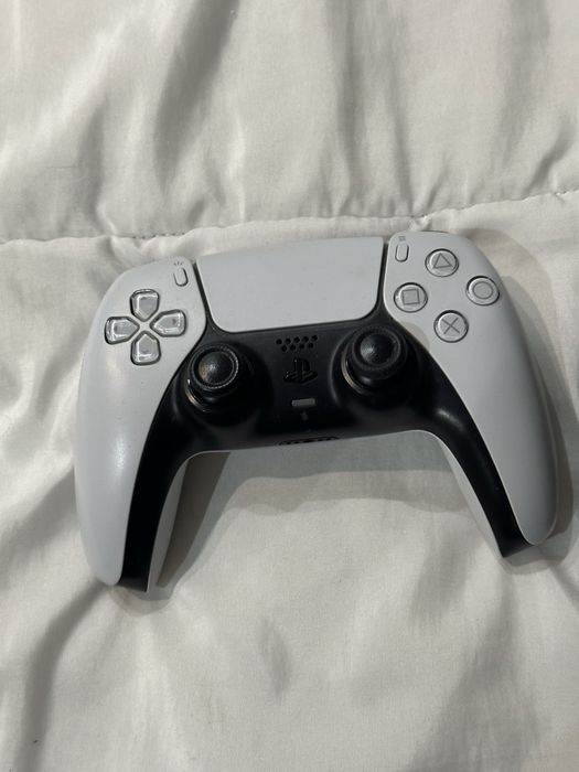 Ps5-джойстици бял и черен