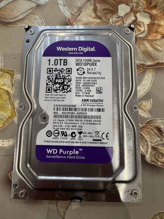 Жоский диск (WD) на 1 тб, и на 256 гб