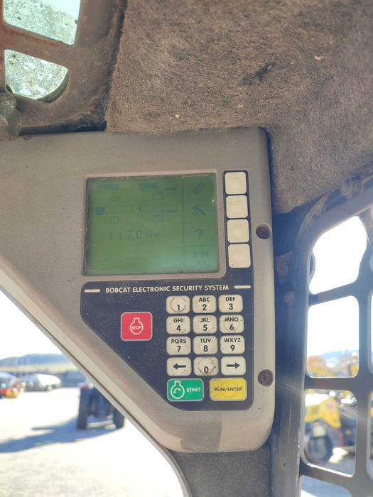 Incarcator pe senile Bobcat T140