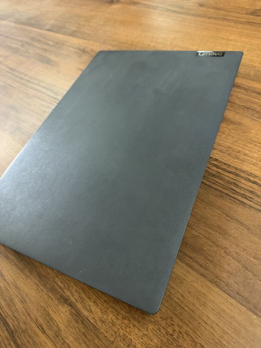 Lenova V155 xolati yaxshi