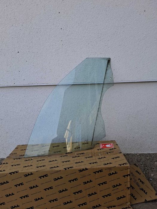 Geam drepta fata BMW seria 3 F30
