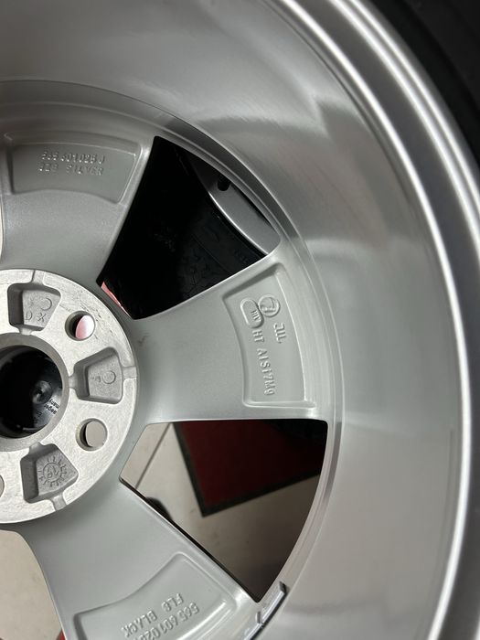 17 цола Джанти с Зимни Гуми 215/65/17 Audi Q3 VW Tiguan Skoda Kodiaq