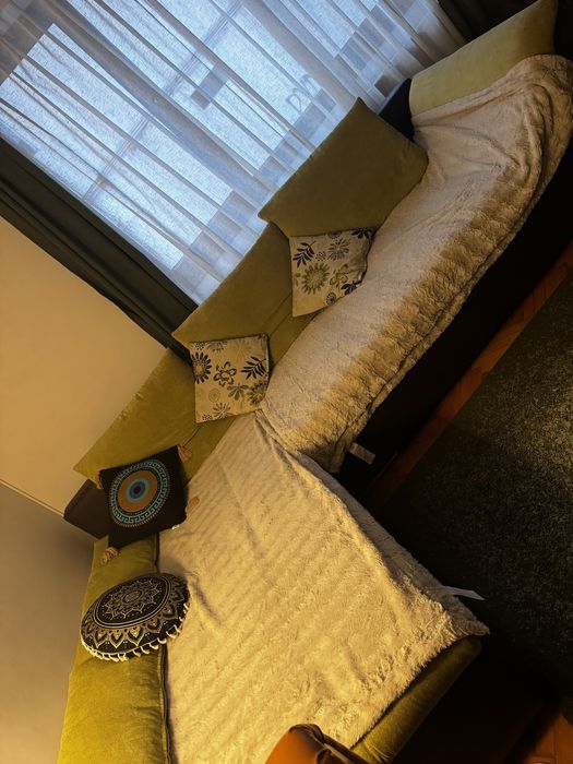 Coltar extensibil cu mici uzuri estetice cu spatiu de depozitare