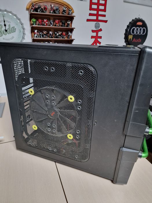 Carcasa pc gaming